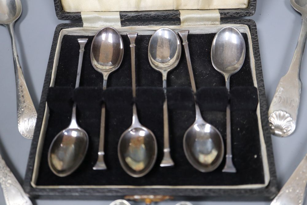 A set of nine George III silver fiddle and shell pattern teaspoons, London, 1814 and nine others including cased set of six.